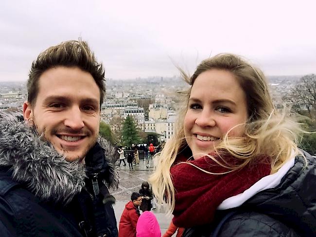 «Ich und meine Schwester Ines (26) im Quartier Montmartre, mit Blick über Paris»