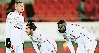 Ausgepumpt. Am Schluss blieb den Sittenern (von links: Itaitinga, Morgado und Ndoye) nur die Entt&auml;uschung.