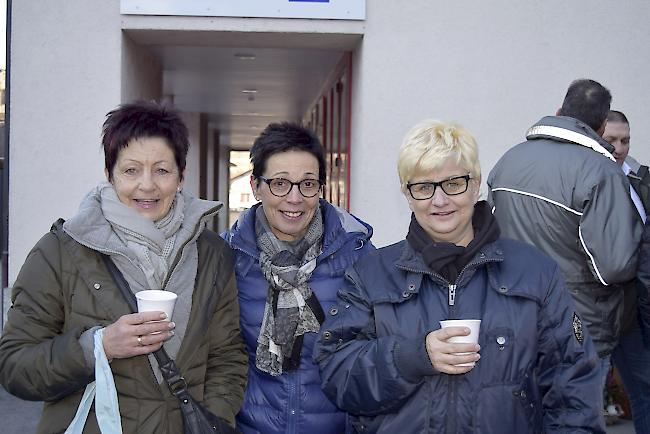 Ruth Kössler (59), Susten, Josianne Locher (56), Ergisch, und Marta Grand (57), Susten.