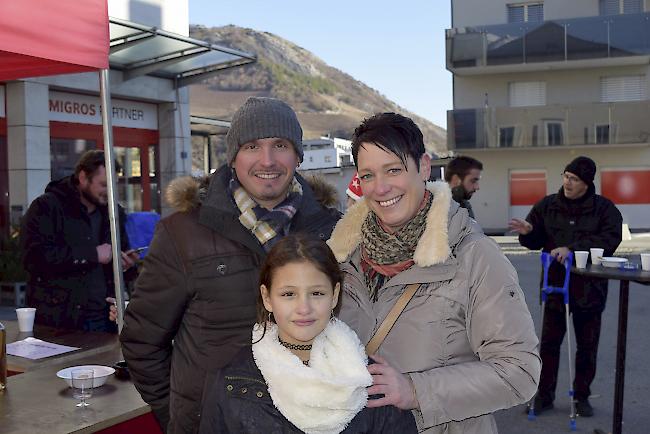 Patrik (43) und Célina Kalbermatter (9), Niedergesteln, Flavia Locher (46), Susten.