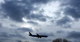 Im Fall der gezielten Drohnen-St&ouml;raktion am Londoner Flughafen Gatwick haben die Ermittler zwei Verd&auml;chtige festgenommen. 