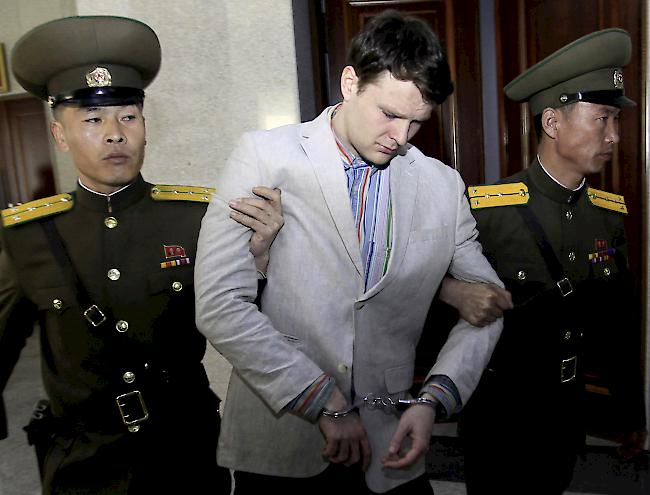 500 Millionen Dollar. Sechs Tage nach seiner Haftentlassung starb der US.Student Otto Warmbier. Nun fordert seine Familie Schadenersatz.