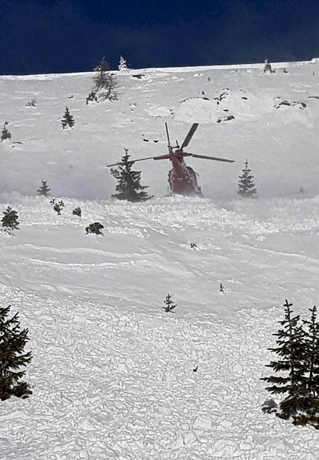 Erhebliche Lawinengefahr. In Bellwald löste sich in der Nähe einer Skipiste ein Schneebrett. Verletzt wurde niemand.
