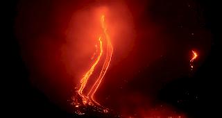 Gef&auml;hrlich. Der &Auml;tna geh&ouml;rt zu den aktivsten Vulkanen der Welt. Es kommt immer wieder zu kleineren und gr&ouml;sseren Eruptionen.