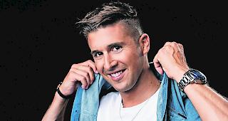 Marvin Fux ist Primarschullehrer und Moderator bei SRF 3.