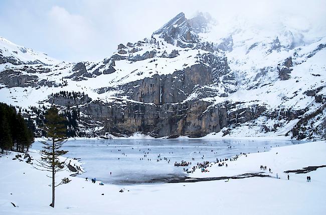 Ab Samstag kann man auf dem Oeschinensee wieder Schlittschuhlaufen.