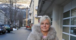 Karin Garbely, 53, Glis: &laquo;Normalerweise gibt es Fondue Bourguignonne oder Chinoise. Die Jungen gehen dann in den Ausgang und wir bleiben mit dem Hund zu Hause. Manchmal spielen wir Monopoly. Der sch&ouml;nste Silvester war ein &shy;spontaner; vor Jahren einmal auf der Belalp.&raquo;