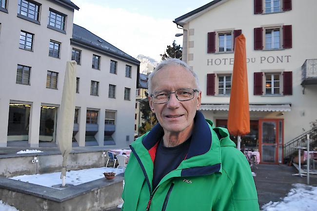 Eugen Brigger, 64, Brig: «Da ich nur noch wenig Fleisch esse, mache ich oft ­Käsefondue, wie meine Mutter früher. Diesen Silvester bin ich aber Fotograf auf einer Hochzeit. Ich werde mir wohl auch ein Gläschen von dem Likör genehmigen, den ich kürzlich gemacht habe.»
