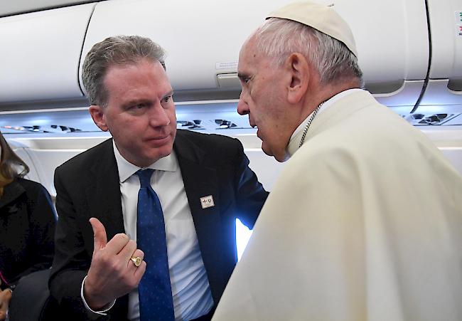 Greg Burke, Pressesprecher des Papstes, tritt überraschend zurück.