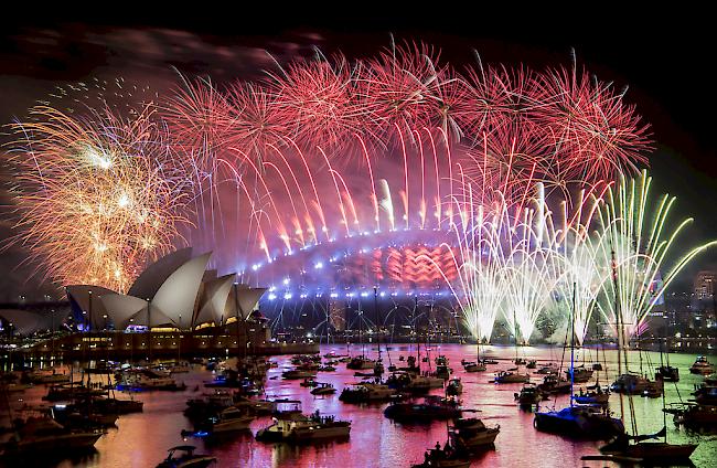 In Sydney wurde das Jahr 2019 um 14 Uhr Schweizer Zeit mit einem grossen Feuerwerk begrüsst. 