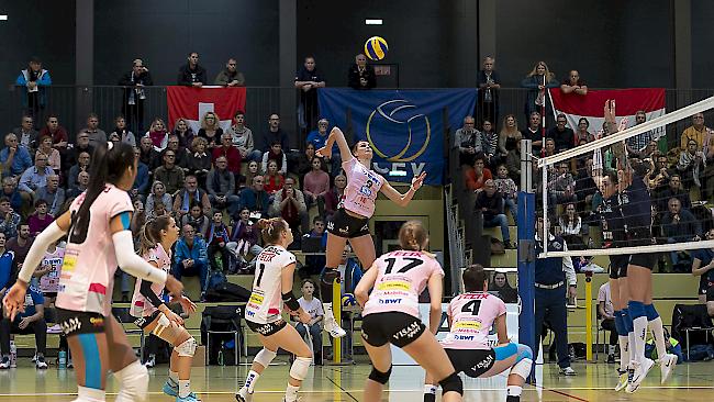 Volleyball. Eines der beiden Schweizer Nationalteams könnte sich erstmals auf sportlichem Weg für ein Endrundenturnier qualifizieren.