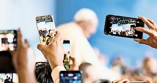 Zwischen Moderne und Tradition. Die Kirche und der Papst haben M&uuml;he, diesen Spagat zu schaffen. Die Traditionalisten der Piusbruderschaft denken erst gar nicht daran. Im Gegenteil.Fotos Keystone/zvg