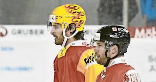 Blick in Richtung Zukunft. Mark Van Guilder (links) und Dan Kissel spielen eine gute zweite Saison in Visp.Foto wb