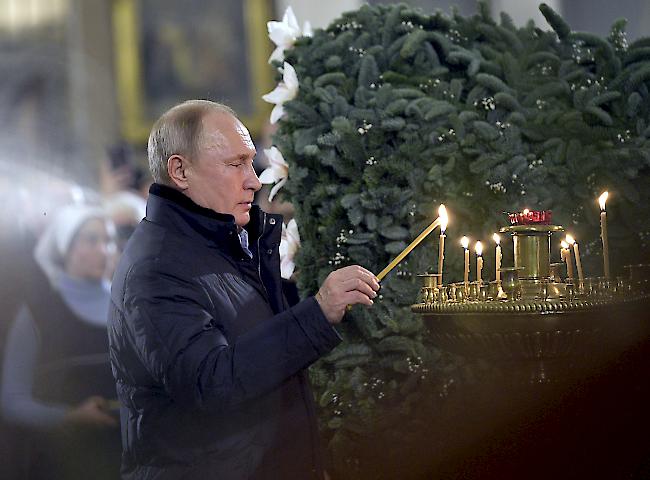 Spannungsfeld. Der russische Präsident Wladimir Putin würdigte anlässlich des orthodoxen Weihnachtsfest die Rolle der Kirchen in der Gesellschaft. Kritiker werfen der orthodoxen Kirche hingegen eine zu grosse Nähe zum russischen Staat vor.