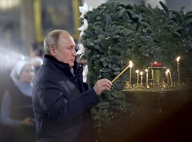 Spannungsfeld. Der russische Präsident Wladimir Putin würdigte anlässlich des orthodoxen Weihnachtsfest die Rolle der Kirchen in der Gesellschaft. Kritiker werfen der orthodoxen Kirche hingegen eine zu grosse Nähe zum russischen Staat vor.