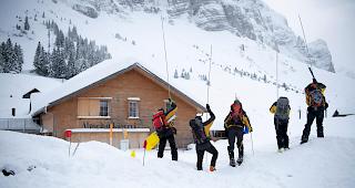 Schw&auml;galp. Am Freitagabend wurde die Suche nach m&ouml;glicherweise Versch&uuml;tteten eingestellt. Vermisstmeldungen gab es keine.