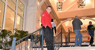 Trainingscamp. Burim Kukeli in der Lobby des Titanic Deluxe Golf in Belek.