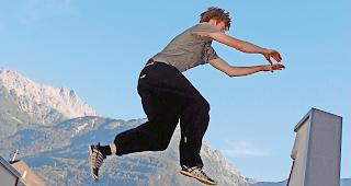 Springen. Den Sprung &uuml;ber den Raspille-Graben wagen &ndash; das &laquo;Oh! Festival&raquo; bietet beste Gelegenheit dazu.Symbolbild wb