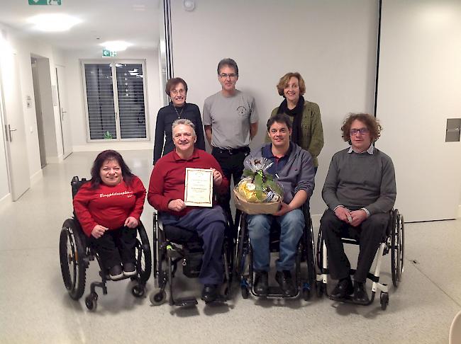 GV des Rollstuhlclub Oberwallis (hinten stehend von links): Brigitte Bregy, Johannes Labarile und Antoinette Lehner. Vorne von links: Vanessa Grand, Robert Lehner, Marco Seematter, Rolf Arnold (auf dem Foto fehlt Hans-Jörg Arnold). 