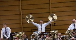 Das musikalische Programm des Spiels der Kantonspolizei Wallis ist gepr&auml;gt von unterschiedlichen Musikstilen.