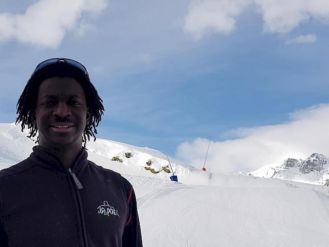 Moussa Diop ist Wintersportlehrer in Zermatt.