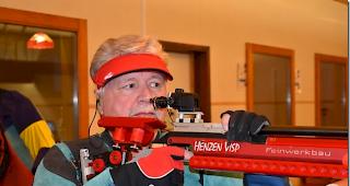 Solide 296 Punkte. Vorderlader-Weltmeister Alwin Henzen sucht beim Auflageschiessen eine neue Herausforderung.