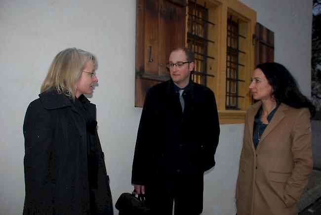 Ein seltsamer Fall: Staatsanwältin Karin Graber (links) nach dem Urteilsspruch des Gerichts mit den Anwälten Alexander Köppel und Katja Schwery Fux.