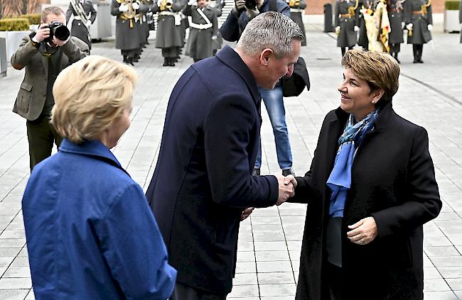 Deutschlands Verteidigungsministerin Ursula von der Leyen, Österreichs Verteidigungsminister Mario Kunasek und die Schweizer Verteidigungsministerin Viola Amherd (von links) anlässlich des sicherheitspolitischen Jahresauftakts am Freitag in Wien.