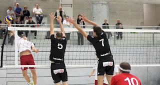 Sieg gegen den TV Murten. Der VBC HOW1 h&auml;lt weiterhin mit den Spitzenteams in der Gruppe A mit.