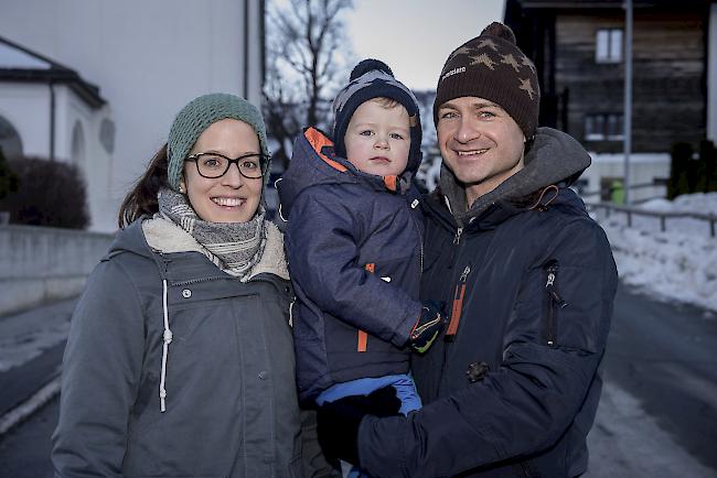 Jenny (32), David (2) und Marco (33) Frauenfelder, Visp.