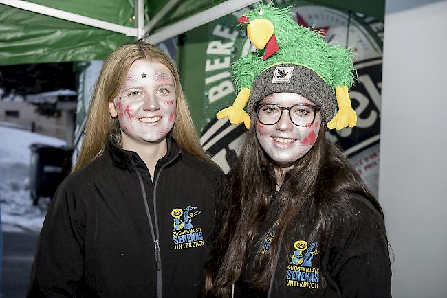 Simone Theler (19) und Chiara Schnydrig (17), Unterbäch.