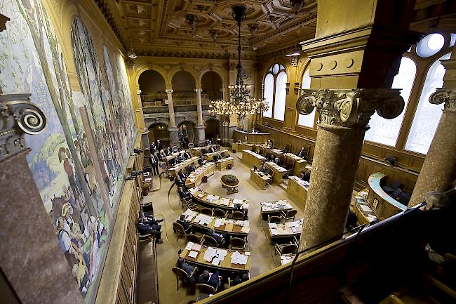 Ständeratssaal im Bundeshaus in Bern. Kommissionen beider Räte wollen Offenlegungspflicht der Staatsangehörigkeit bei Parlamentariern, die Doppelbürger sind.