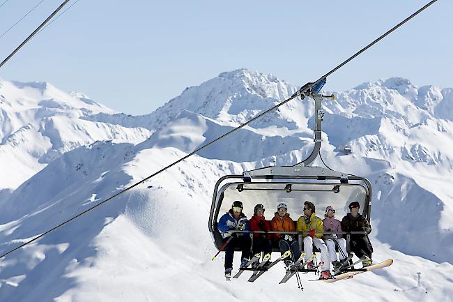 Parsenn. 30 Wintersportler, die auf einer Sesselbahn festsassen, warteten am Dienstag etwa 90 Minuten auf die Rettungskräfte.