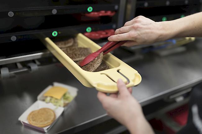 Genf ist die erste Schweizer Stadt, in der der Lieferdienst McDelivery eingeführt wird.