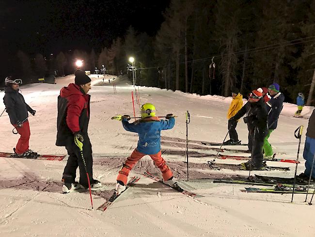 Aufzeigen, anregen, überzeugen. Skiklubvertreter von Rottu Racing am Dienstagabend mit Didier Plaschy auf dem Giw.