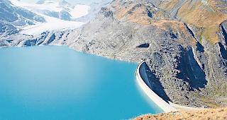 Wasserzins bleibt auf heutigem Niveau. Nach dem St&auml;nderat hat nun auch der Nationalrat das revidierte Wasserrechtsgesetz gutgeheissen - mit 187 zu zwei Stimmen.