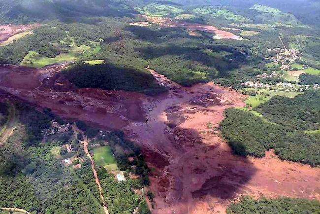 Die Schlammlawine im Südosten Brasiliens hat mehrere Häuser unter sich begraben und wahrscheinlich Dutzende Menschen mitgerissen. 