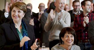 Grosser Applaus. CVP-Bundesr&auml;tin Viola Amherd und ihre Vorg&auml;ngerin Doris Leuthard.