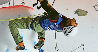 Geschafft. Yannick Galtthard ist ganz oben angekommen und schreit die Freude aus sich heraus. 