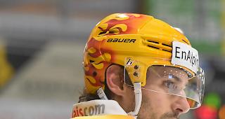 Torsch&uuml;tze Mark Van Guilder und der EHC Visp, den Leader ansatzweise gefordert.