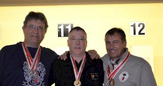 Walliser Siegertrio mit Goldmedaillengewinner Willy Venetz in der Mitte.