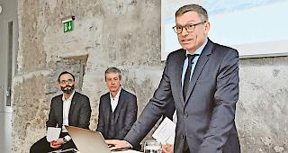 Nachholbedarf. Patrick Kutschera, Gesch&auml;ftsf&uuml;hrer EnergieSchweiz, m&ouml;chte mit der Kampagne &laquo;MakeHeatSimple&raquo; j&auml;hrlich rund 145 Millionen  Liter Heiz&ouml;l, 39 Millionen Kubikmeter Erdgas und 362 GWh Strom einsparen. Dies entspreche rund drei Prozent des j&auml;hrlichen Endenergie- verbrauchs der Schweizer Haushalte und insgesamt 608&thinsp;000 Tonnen CO2-Emissionen.Foto wb