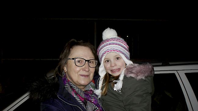 Doris Steiner (67) und Chiara Schröter (4) aus Varen.