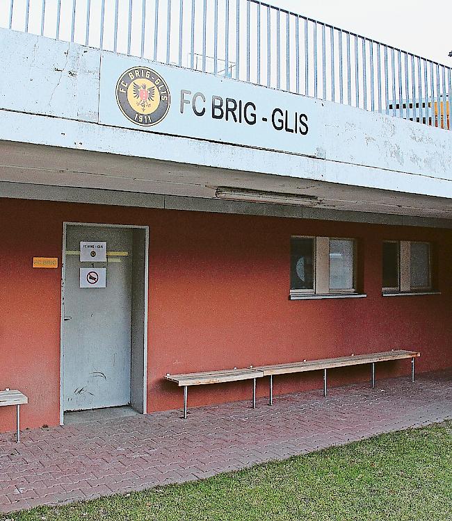 In die Jahre gekommen. Die Garderoben auf dem Sportplatz Geschina ­werden erneuert.