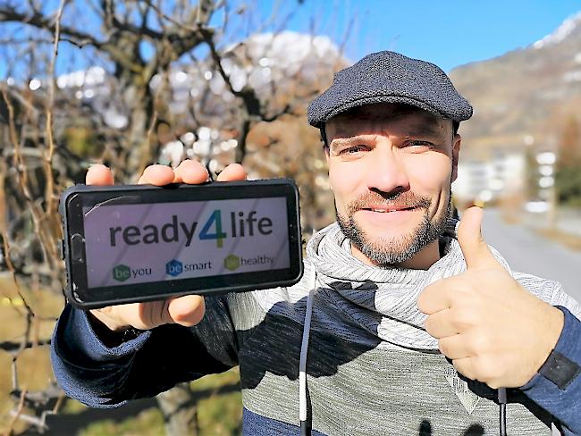 Hinter «ready4life» steckt ein SMS-Coach, der die Stressbewältigungsstrategien von Jugendlichen stärken soll.
