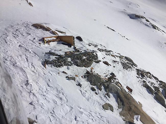 Viel bleibt nicht übrig. Das Mittelaletschbiwak südlich des Dreieckhorns auf 3013 m.