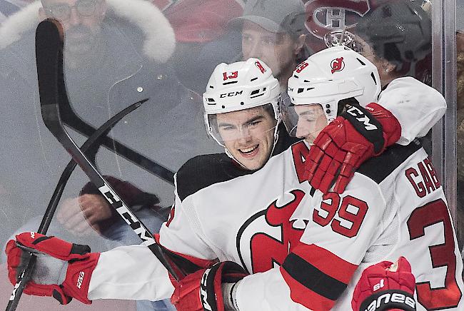 Mann des Spiels. Nico Hischier konnte sich beim 3:2-Sieg über die Carolina Hurricanes drei Assists gutschreiben lassen. (Archivbild)