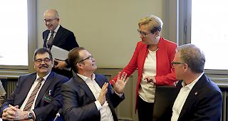 Diskussionsbedarf. Die neuen Doppelstock-Z&uuml;ge der SBB sorgen weiterhin f&uuml;r &Auml;rger. Jetzt werden sie zum Politikum.