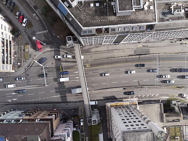 Zu welchem Zeitpunkt die neue Vorschrift im Stadtverkehr umgesetzt werden soll, ist noch unklar.
