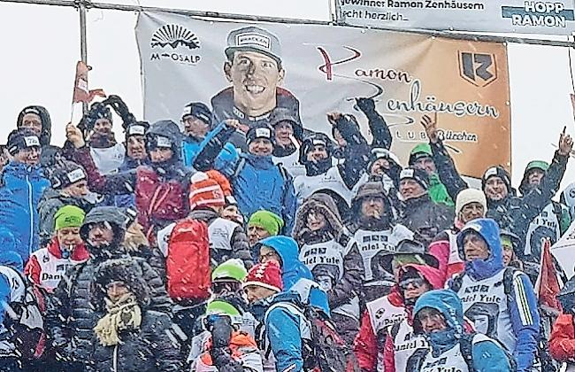 Im Zielraum eines Weltcuprennens erhält Ramon lautstarke Unterstützung seiner Fans.